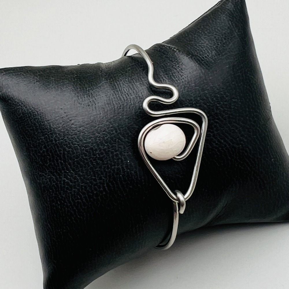 Artisan‎ Wire Wrapped Bangle Bracelet White Bead Silver Tone Statement Modern